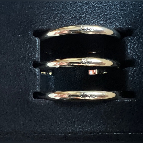 Victoria’s Secret | ‘Love Me’ Bracelet Gift Set - Picture 3 of 7